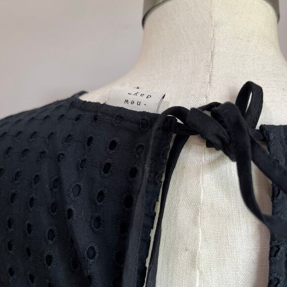 A New Day Black Eyelet Preppy Puff Sleeve Blouse Size Small - Picture 8 of 9